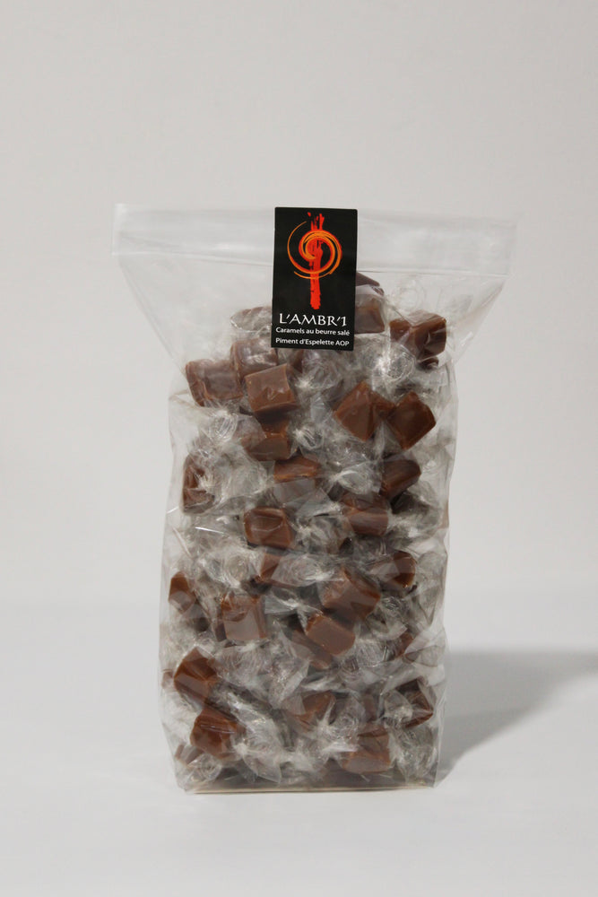 
                  
                    Caramels au piment d'Espelette en bouchées, contenues dans un sachet de 500g. Nos caramels et nos gourmandises sont fabriqués artisanalement en Bretagne, dans les côtes-d'Armor.
                  
                