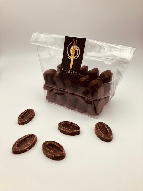 Nos délicieux oursons enrobés de chocolat lait/noir sont vendus en sachet de 9 pièces. Ils font parti des incontournables L'AMBR'1, à ne surtout pas manquer.