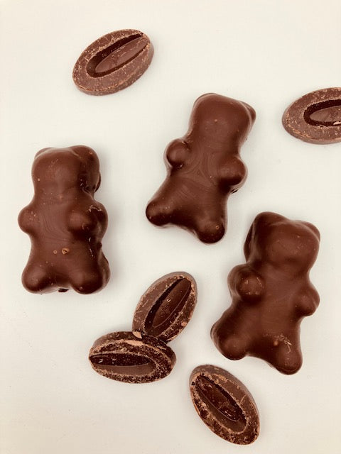 
                  
                    Nos délicieux oursons guimauve, enrobés d'un chocolat lait/noir Valrhona. Ils sauront vous faire fondre de plaisir.
                  
                