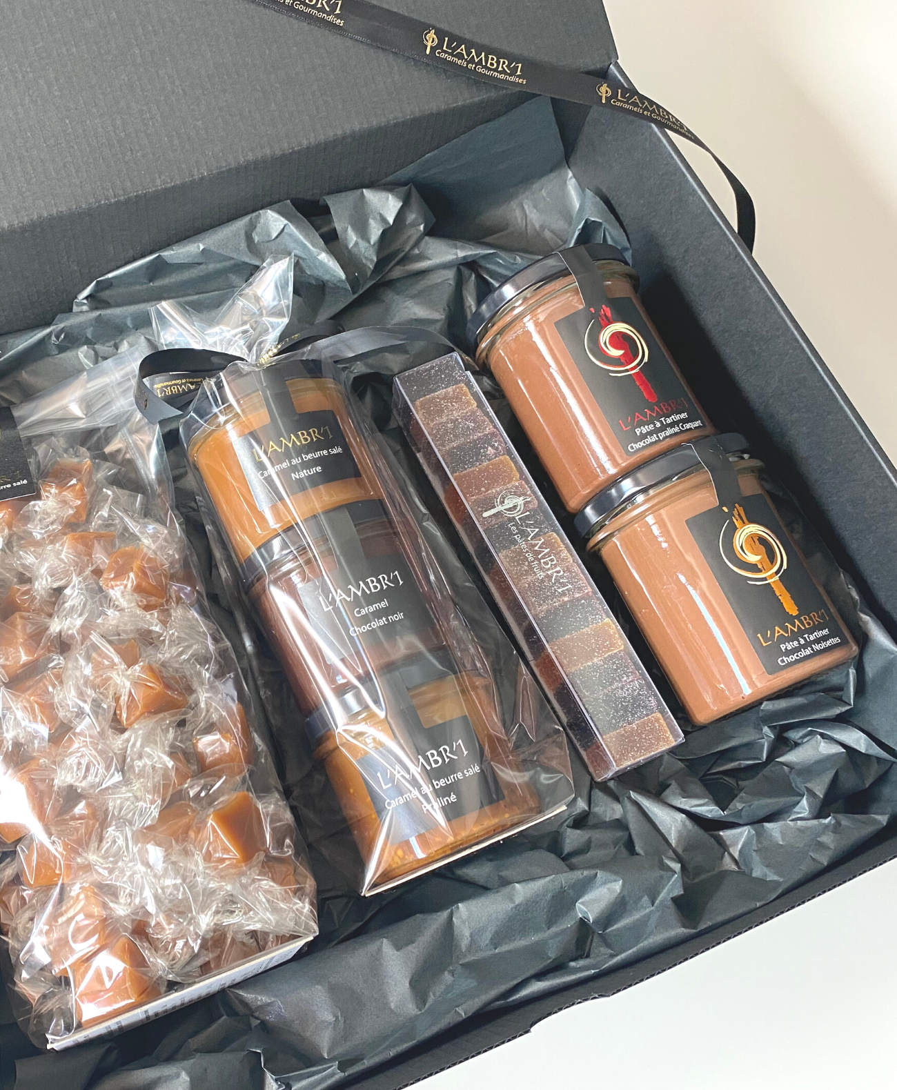 Notre coffret cadeau propose 5 produits L'AMBR'1.