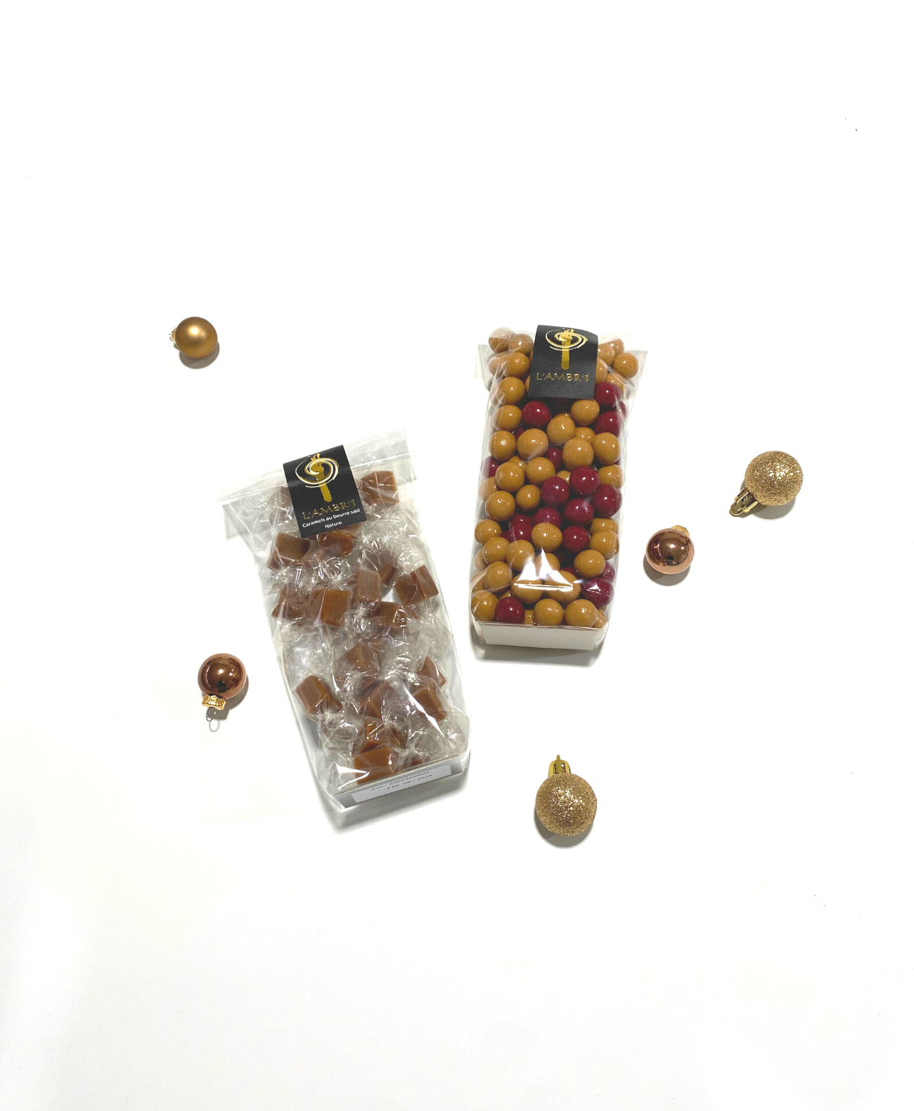 
                  
                    Zoom sur les deux produits présents dans notre coffret cadeau noel.
                  
                
